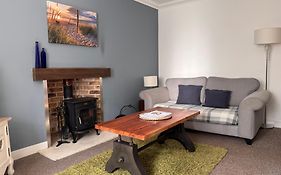 Seaforth Cottage -Dog Friendly, Historical Fishertown, Central Location
